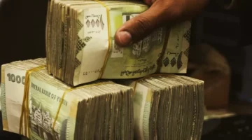 انهيار مرتقب.. صحفي يمني يكشف أسباب تذبذب صرف الريال السعودي في عدن